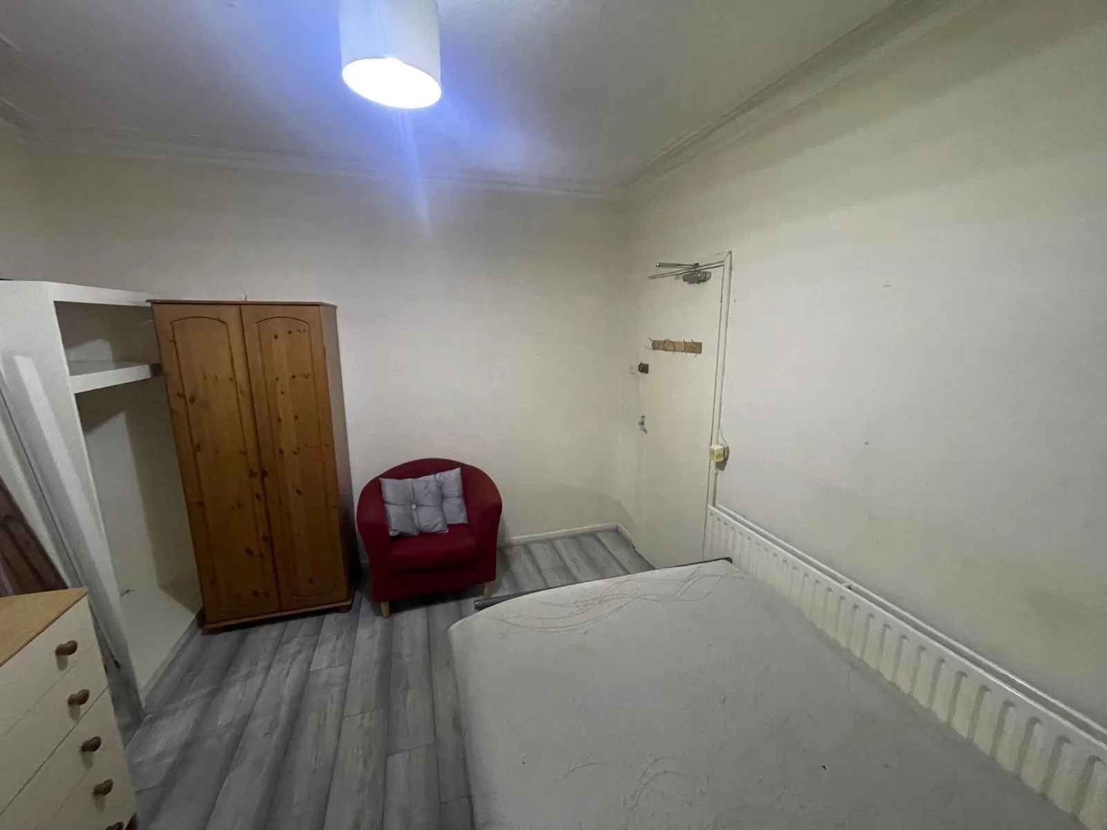 2 rooms left: professional house  Lees Hill Street NG2 4JW - Image 1